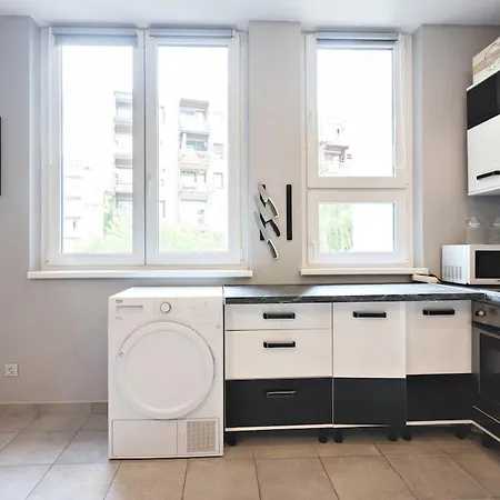 Apartamento Modern Flat With Balcony&parking
