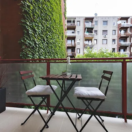 Apartamento Modern Flat With Balcony&parking Budapest